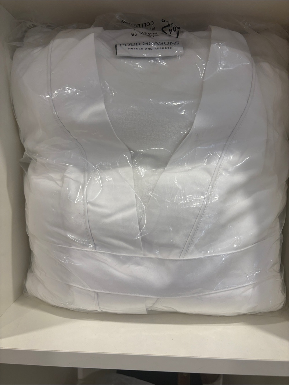 Four Seasons White  Hotel Robe